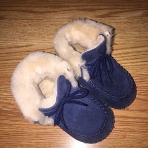 UGG Sparrow Navy Blue Sz.4/5 (12-18months)